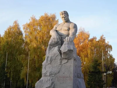Ишембайҙа «Хеҙмәт ҡаһарманлығы ҡалаһы» стелаһы ҡуйыла