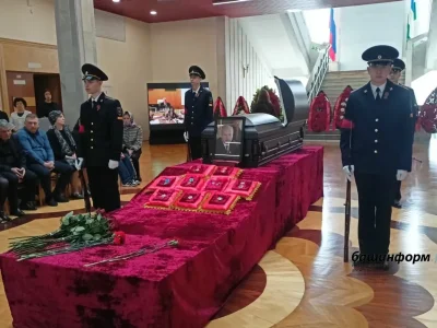 Өфөлә Башҡортостан Дәүләт Йыйылышы рәйесе Константин Толкачев менән хушлашалар