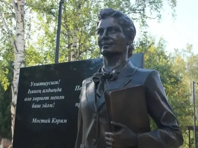 Республикабыҙ ҡалаһында уҡытыусыға һәйкәл асылды