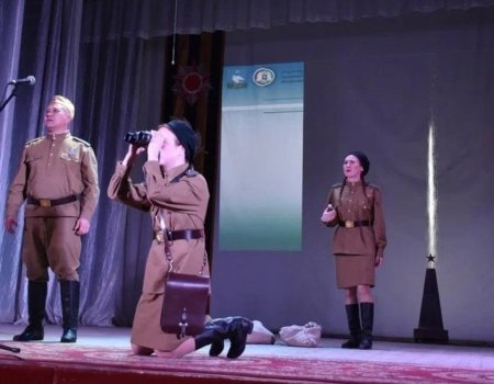 Башҡортостанда үҙ теләге менән һуғышҡа киткән батыр ҡыҙ тураһында спектакль сәхнәләштерелде