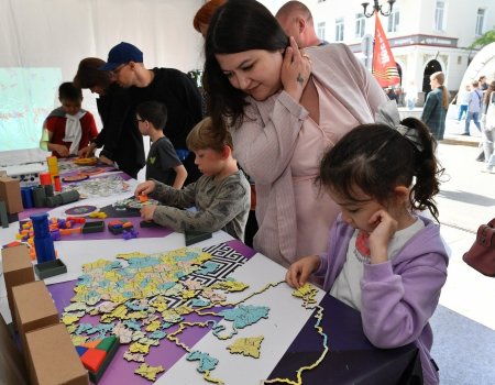 «Әйҙә уйнарға» фестивалендә Башҡортостан картаһы төшөрөлгән пазлды күрһәттеләр