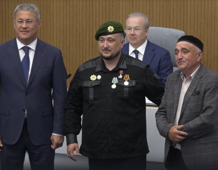 Башҡортостан Башлығы Азамат Шаһисолтановты генерал Шайморатов миҙалы менән бүләкләне