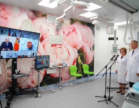 Владимир Путин Өфөлә кардиология үҙәгенең хирургия корпусын асты