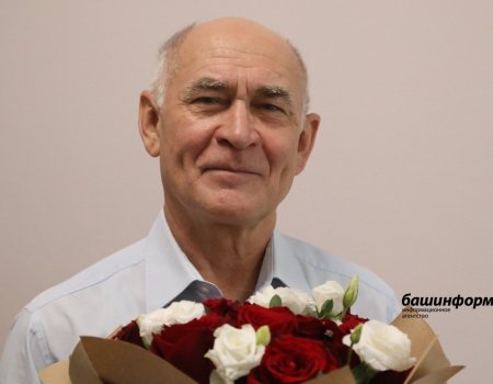 Президент «Башинформ»дың әҙәби мөхәрриренә маҡтаулы исем бирҙе