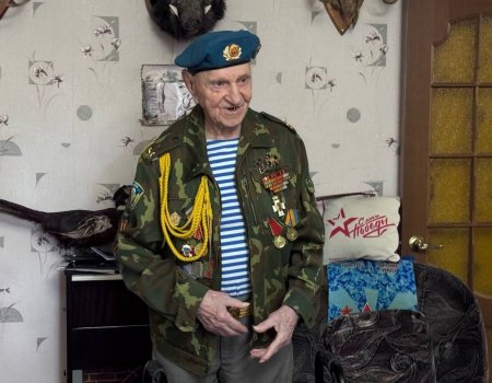 Өфөлә 101 йәшлек десантсы Николай Васильевты ҡотланылар