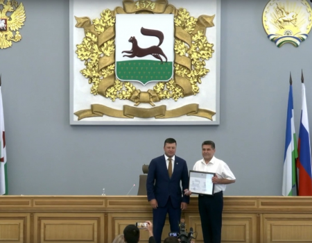 Өфөлә балыҡсыны ҡотҡарған чиновник бүләкләнде