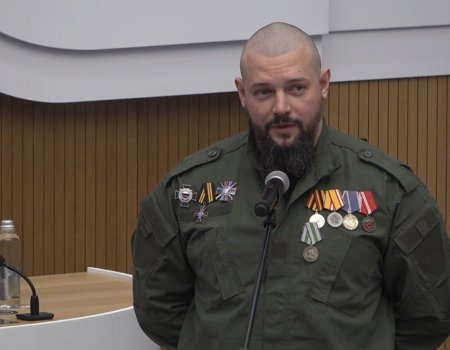 Радий Хәбиров яҡташ разведчикка генерал Шайморатов миҙалын тапшырҙы