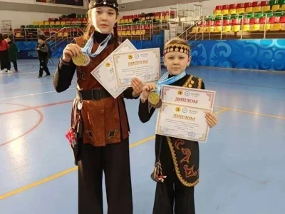 Башҡортостандан апалы-һеңлеле Бәлхийәровалар Ҡаҙағстанда иң мәргән уҡсы тип танылды