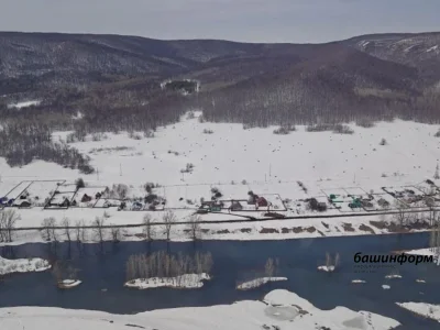 Радий Хәбиров ҡош бейеклегенән йылғаларҙың торошон күрһәтте