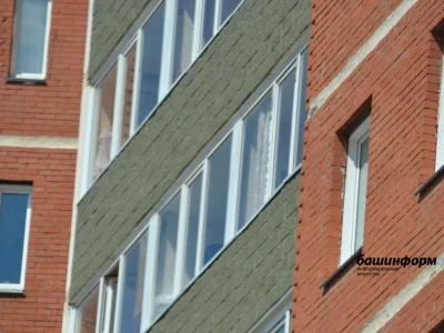 Өфөлә күп ҡатлы йорттоң тәҙрәләре аҫтында мәктәп уҡыусыһының үле кәүҙәһе табылған