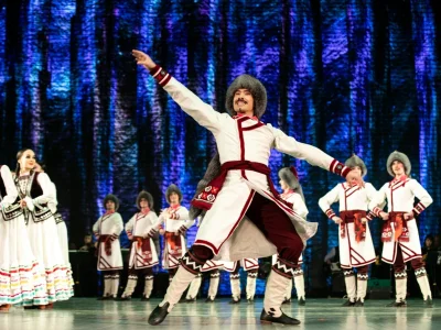 Фәйзи Ғәскәров исемендәге халыҡ бейеүҙәре ансамбле гастролдәргә юллана