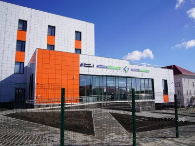 Радий Хәбиров Асҡар ауылында Үҙәк район дауаханаһының яңы балалар поликлиникаһын ҡараны