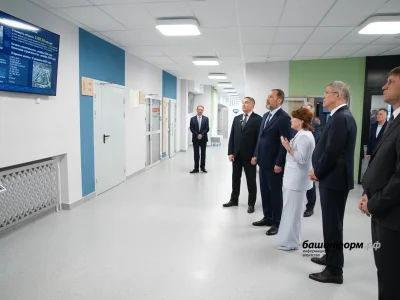 Игорь Комаров һәм Радий Хәбиров Өфөлә Волга буйы федераль округындағы иң ҙур мәктәпте ҡараны