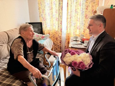 Өфө уҡытыусыһы Лидия Бажанова 107 йәшен билдәләй