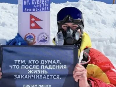 Өфө блогеры һәм альпинист Рөстәм Нәбиев Эвересты яуланы
