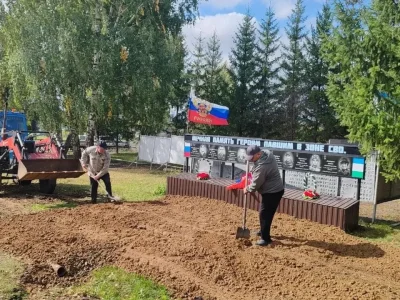 Башҡортостанда хәрби хеҙмәткәрҙәрҙең ата-әсәләре МХО геройҙары хөрмәтенә мемориал төҙөгән