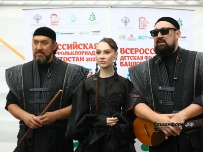 AY YOLA төркөмө рус телендә яңы йыр әҙерләй